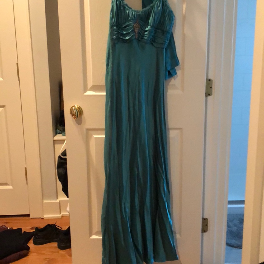 Gown - Picture 2 of 3
